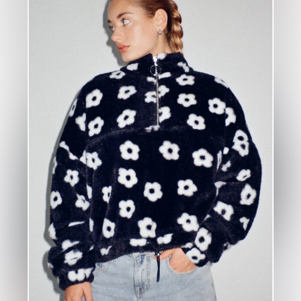 Motel Rocks Nero Jacket in Black white daisy size medium